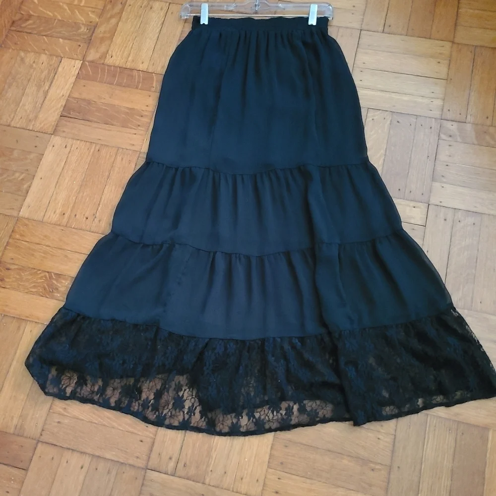 Perfect sheer maxi skirt Hp🔥🔥🔥 - Picture 4 of 4